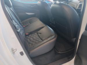 Nissan Navara 2.5DDTI LE/LE Plus automatic D/C - Image 10