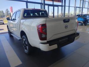 Nissan Navara 2.5DDTI LE/LE Plus automatic D/C - Image 14