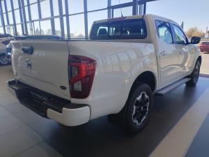 Nissan Navara 2.5DDTI LE/LE Plus automatic D/C - Image 2