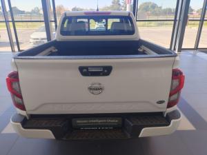 Nissan Navara 2.5DDTI LE/LE Plus automatic D/C - Image 4