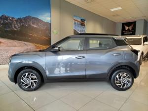Mahindra XUV 3XO 1.2T AX5 manual - Image 4