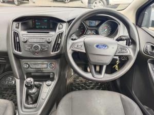 Ford Focus sedan 1.0T Ambiente - Image 6