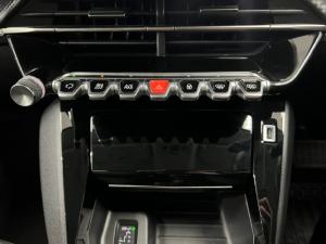 Peugeot 208 1.2T Allure auto - Image 8