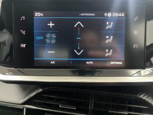 Peugeot 208 1.2T Allure auto - Image 9