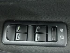 Ford Ikon 1.6 Ambiente - Image 10