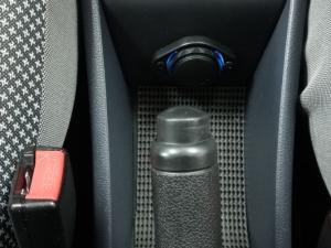 Ford Ikon 1.6 Ambiente - Image 9