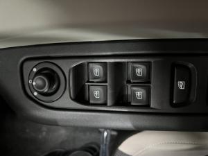 Renault Triber 1.0 Life - Image 10