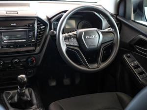 Isuzu D-Max 1.9TD double cab L 4x4 manual - Image 10