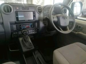 Toyota Land Cruiser 79 2.8GD-6 double cab - Image 12