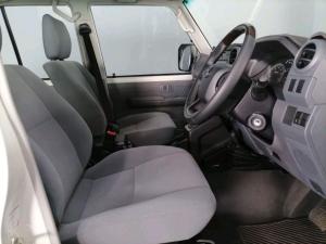 Toyota Land Cruiser 79 2.8GD-6 double cab - Image 12