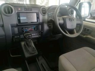 Toyota Land Cruiser 79 2.8GD-6 double cab