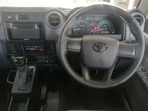 Toyota Land Cruiser 79 2.8GD-6 double cab - Image 13