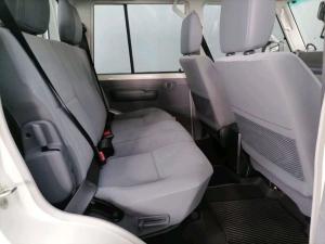 Toyota Land Cruiser 79 2.8GD-6 double cab - Image 13