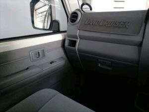 Toyota Land Cruiser 79 2.8GD-6 double cab - Image 15