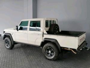 Toyota Land Cruiser 79 2.8GD-6 double cab - Image 3