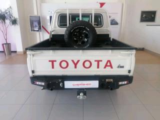 Toyota Land Cruiser 79 2.8GD-6 double cab