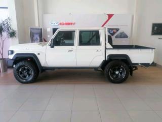 Toyota Land Cruiser 79 2.8GD-6 double cab