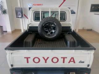 Toyota Land Cruiser 79 2.8GD-6 double cab