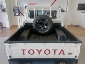 Toyota Land Cruiser 79 2.8GD-6 double cab - Image 9