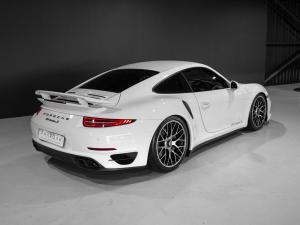 Porsche 911 turbo S coupe - Image 10