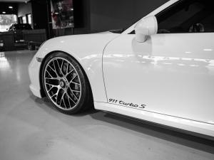 Porsche 911 turbo S coupe - Image 11