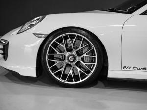 Porsche 911 turbo S coupe - Image 13