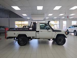 Toyota Land Cruiser 79 4.5D-4D V8 single cab LX - Image 4