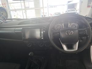 Toyota Hilux 2.4GD-6 single cab 4x4 Raider manual - Image 6