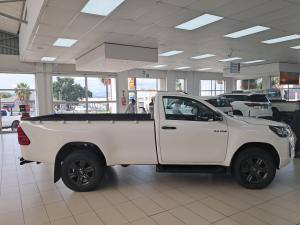 Toyota Hilux 2.4GD-6 single cab 4x4 Raider manual - Image 3