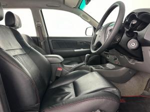 Toyota Hilux 4.0 V6 Raider Raised Body automaticD/C - Image 19