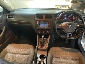 Volkswagen Jetta 1.6TDI Comfortline auto - Image 5