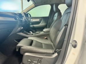 Volvo XC40 B4 Plus Dark - Image 12