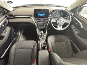 Toyota Urban Cruiser 1.5 XR manual - Image 6