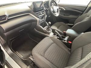 Toyota Urban Cruiser 1.5 XR manual - Image 7