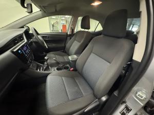 Toyota Corolla Quest 1.8 Plus manual - Image 9