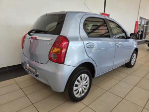 Toyota Etios hatch 1.5 Sprint - Image 3
