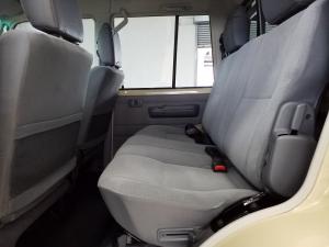 Toyota Land Cruiser 79 4.2D double cab - Image 12