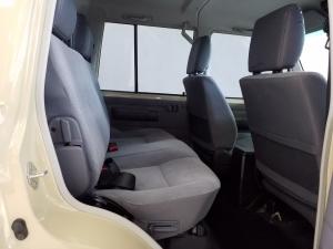 Toyota Land Cruiser 79 4.2D double cab - Image 13