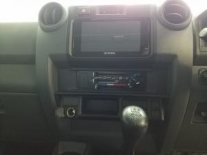 Toyota Land Cruiser 79 4.2D double cab - Image 14