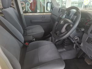 Toyota Land Cruiser 79 2.8GD-6 double cab - Image 7