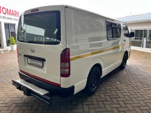 Toyota Quantum 2.5D-4D panel van - Image 2