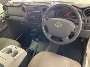 Toyota Land Cruiser 79 4.0 V6 single cab - Image 6