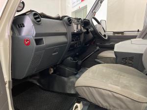 Toyota Land Cruiser 79 4.0 V6 single cab - Image 7
