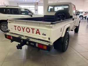 Toyota Land Cruiser 79 4.0 V6 single cab - Image 2