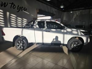 Toyota Hilux 2.4GD-6 Xtra cab Raider manual - Image 3