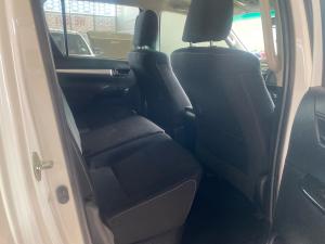Toyota Hilux 2.8GD-6 double cab 4x4 Raider auto - Image 8