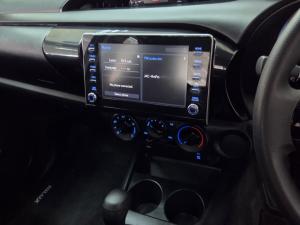 Toyota Hilux 2.4 GD-6 RB Raider automaticE/CAB - Image 11