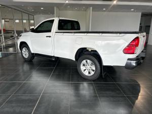 Toyota Hilux 2.4GD-6 single cab 4x4 Raider manual - Image 4