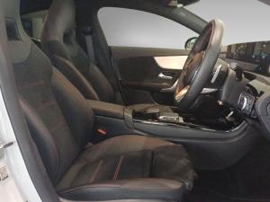 Mercedes-Benz CLA CLA220d Progressive - Image 13