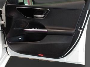 Mercedes-Benz C-Class C200 Avantgarde - Image 17